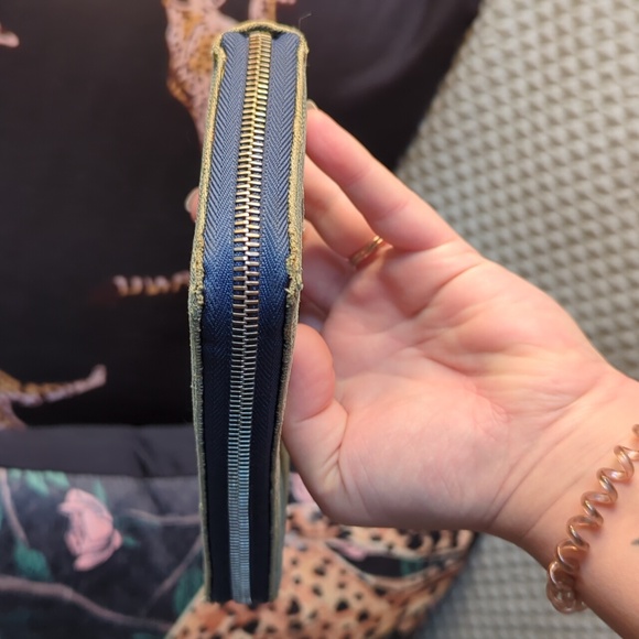 ✨ Louis Vuitton Monogram Denim Zippy - Picture 7 of 16